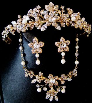 Glamour Elegant Crown – Gold Edition #0525