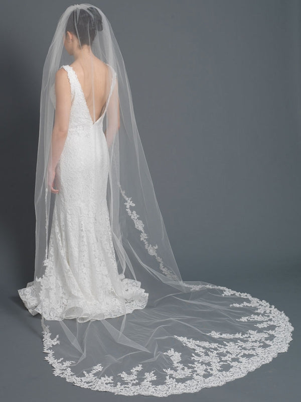 Classic Cathedral Lace Veil – Gold Edition #0193